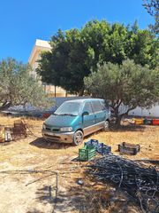 Nissan Serena 2002-thumb-10