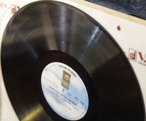 TOM WAITS - HEARTATTACK AND VINE-thumb-7