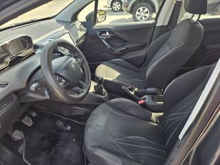 Peugeot 208 2015-thumb-10