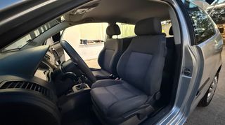 Volkswagen Polo 2002-thumb-6