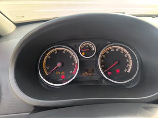Opel Corsa 2011-thumb-10