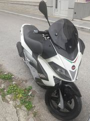 Aprilia SR MAX 300 2013