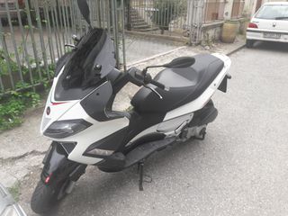 Aprilia SR MAX 300 2013-thumb-1