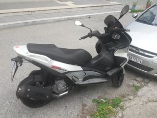 Aprilia SR MAX 300 2013-thumb-2