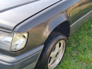 Mercedes Benz E300 CE Coupe-thumb-1