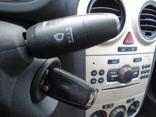 Opel Corsa 2010 1.4 16V ECOTEC-thumb-14