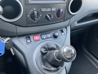 Κλούβα Peugeot 2017 EURO 6 Πλούσια έκδοση-thumb-14