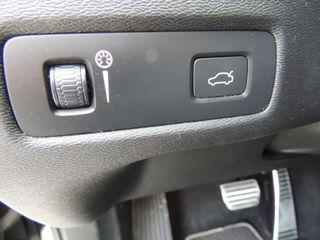 Volvo XC 60 2020 2.0 B4 Hybrid-DIESEL-AWD-"R Design"cam 360*-thumb-34