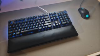 Razer Huntsman Elite – Clicky Optical Switches (RGB) + Wrist Rest + Steelseries mouse