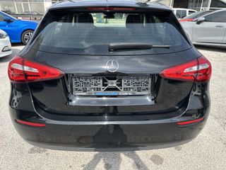 Mercedes-Benz A 160 2018-thumb-8