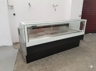 Βιτρίνα Αλλαντικών 2.50μ με Ενσωματωμένη Μηχανή Κωδ: 0226-3308
