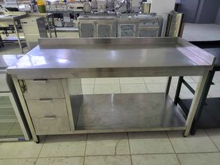 Τραπέζι εργασίας με 3 συρταρια 167x70x87 εκ