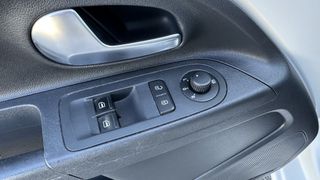 Volkswagen Up 2017-thumb-23