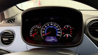 Hyundai i 10 2015-thumb-14