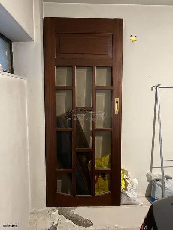 πόρτα μασίφ μαόνι