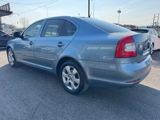 Skoda Octavia 2010 1,4-thumb-8
