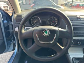 Skoda Octavia 2010 1,4-thumb-12