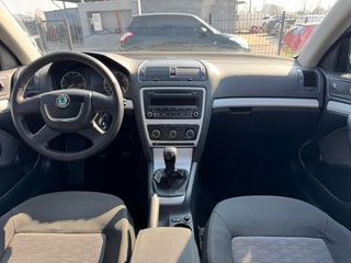 Skoda Octavia 2010 1,4-thumb-15
