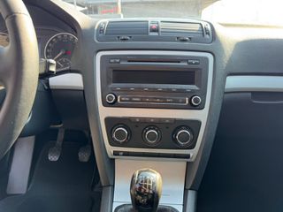 Skoda Octavia 2010 1,4-thumb-16