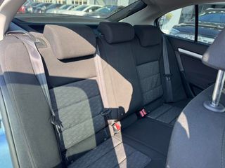 Skoda Octavia 2010 1,4-thumb-17