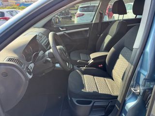 Skoda Octavia 2010 1,4-thumb-19