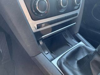 Skoda Octavia 2010 1,4-thumb-22