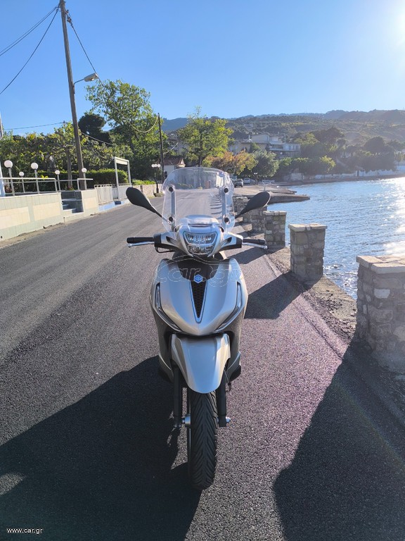 Piaggio Beverly 400 2025
