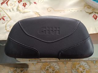 givi μαξιλάρι