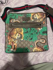 Gucci GG Supreme Bengal Tiger Messenger Bag