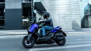 Yamaha XMAX 300 2025 ΜΕΓΑΛΗ ΠΡΟΣΦΟΡΑ: ΜΕΙΩΣΗ 360€ & 500€ ΔΩΡΟ ΕΩΣ 84 ΜΗΝΕΣ ΔΩΡΕΑΝ-thumb-5