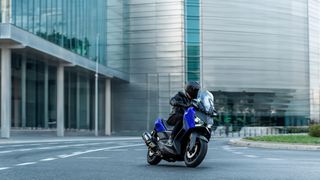 Yamaha XMAX 300 2025 ΜΕΓΑΛΗ ΠΡΟΣΦΟΡΑ: ΜΕΙΩΣΗ 360€ & 500€ ΔΩΡΟ ΕΩΣ 84 ΜΗΝΕΣ ΔΩΡΕΑΝ-thumb-7