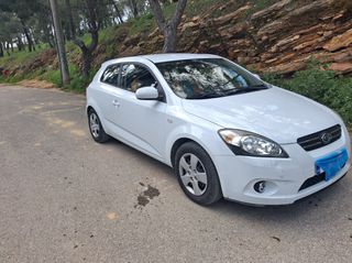 Kia ProCeed / pro_cee'd 2010-thumb-2