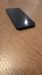 iphone 16e-thumb-4