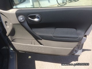 ΠΟΡΤΑ ΕΜΠΡΟΣ ΔΕΞΙΑ ΑΠΟ RENAULT MEGANE ME KAΡTA ( ΣΕ ΕΡΙΣΤΗ ΚΑΤΑΣΤΑΣΗ )-thumb-1