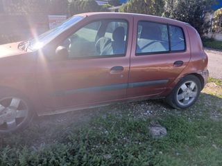 Renault Clio 2004-thumb-2