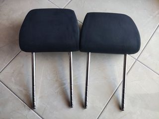 Πωλούνται 2 πίσω προσκέφαλα καθισμάτων για Skoda Octavia 1U (Mk1), σε άριστη κατάσταση