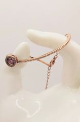 SWAROVSKI Άκαμπτο βραχιόλι Una Στρογγυλή κοπή Μοβ πέτρα Επιμετάλλωση σε ροζ χρυσαφί τόνο Α9046 ΤΙΜΗ 90 ΕΥΡΩ