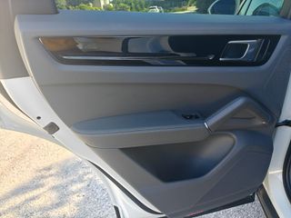 Porsche Cayenne 2020 E- HYBRID-thumb-31