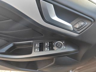 Ford Focus 2019 Titanium-thumb-14