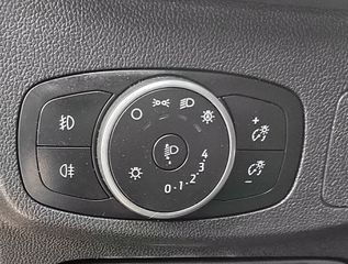Ford Focus 2019 Titanium-thumb-15