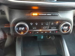 Ford Focus 2019 Titanium-thumb-18