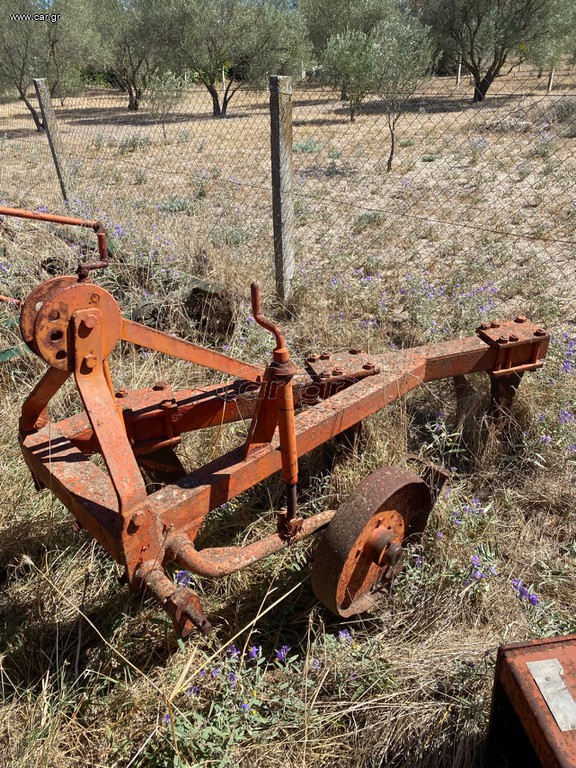 Τρίυνο άροτρο  Belarus Mtz80
