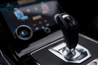 Land Rover Range Rover Evoque 2022 P300E HSE R-DYNAMIC-thumb-27