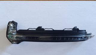 Γνήσιο φλας led αριστερού καθρέπτη (LH) Audi TT , TTS ,TTRS (μοντέλα 8S, από το 2014 έως το 2024) και Audi R8 (μοντέλα 4S, από το 2016).  Κωδικός Ανταλλακτικού: 8S0.949.101
