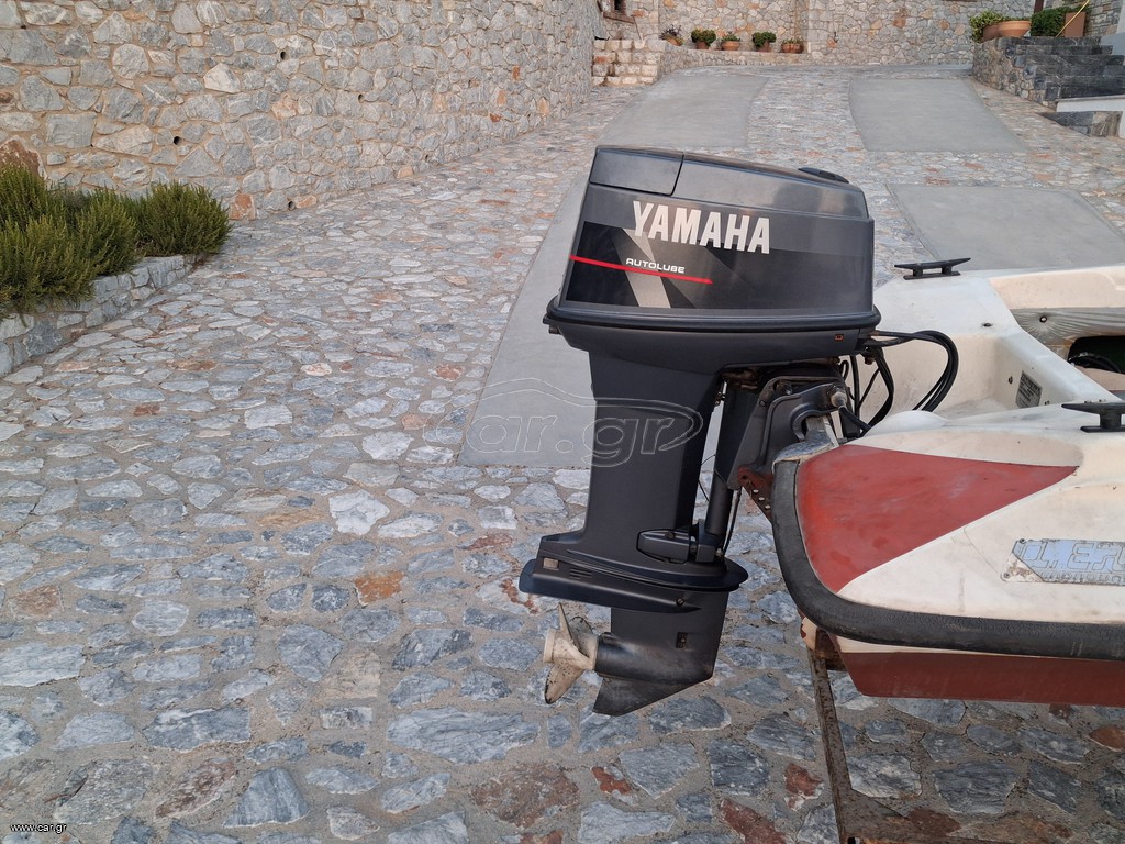 Yamaha 1999 40hp Autolube με μίζα κ πάουερ τρίμ.