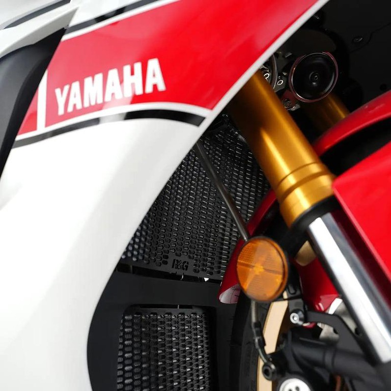 R Racing Pro Radiator Guard - Black