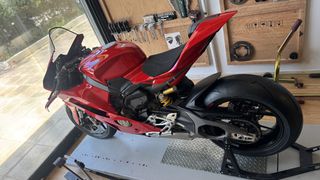 Ducati Panigale V4 2025 2025-thumb-1