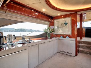 Ferretti 2001 68-thumb-18