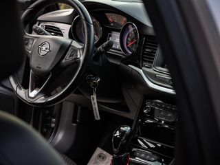 Opel Astra 2018-thumb-17