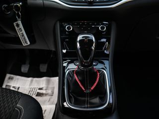 Opel Astra 2018-thumb-21